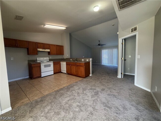 Building Photo - 704 Gilbert Ave S