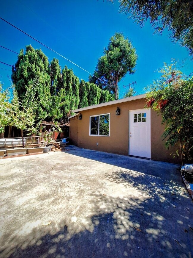 Building Photo - 682 S Genevieve Ln