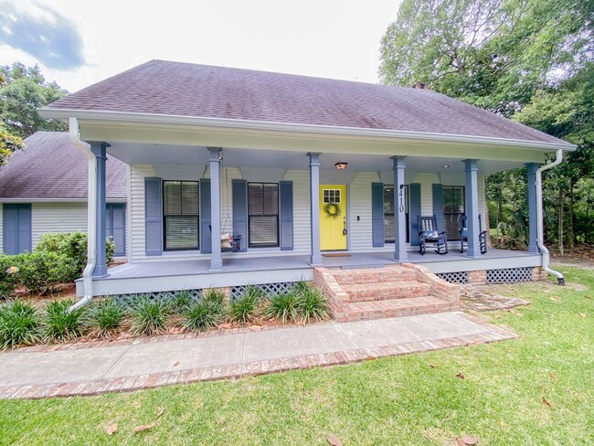 Primary Photo - Downtown Ocean Springs Living! Charming 3 ...