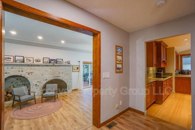 Building Photo - 745 S 21st Pl