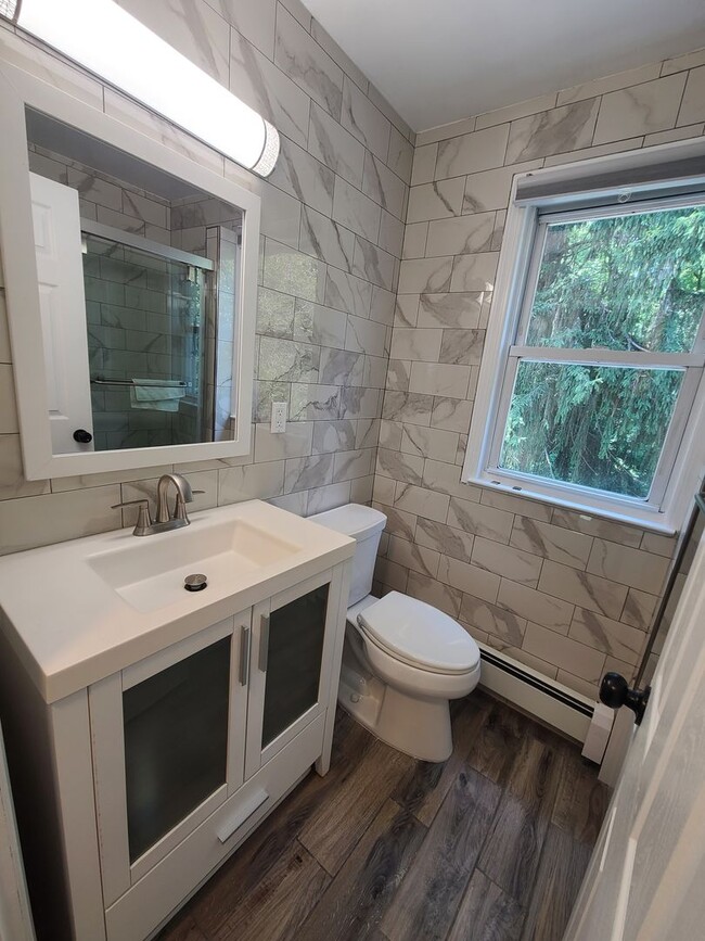 Building Photo - 4 bedrooms and 1.5 bathrooms, this home of...