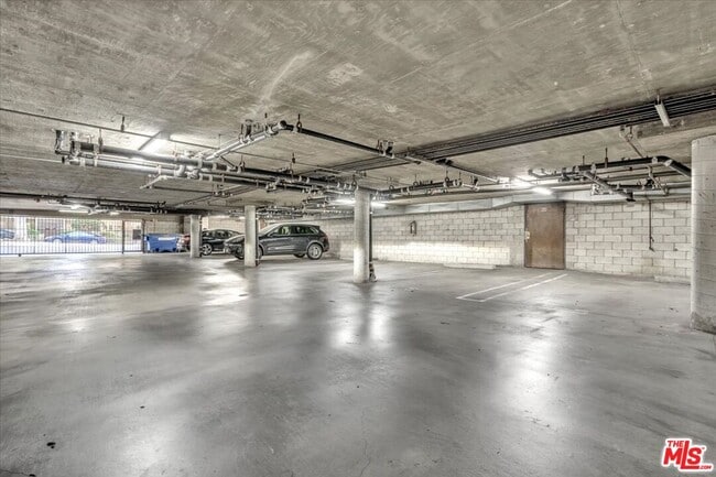 Building Photo - 2909 Arizona Ave