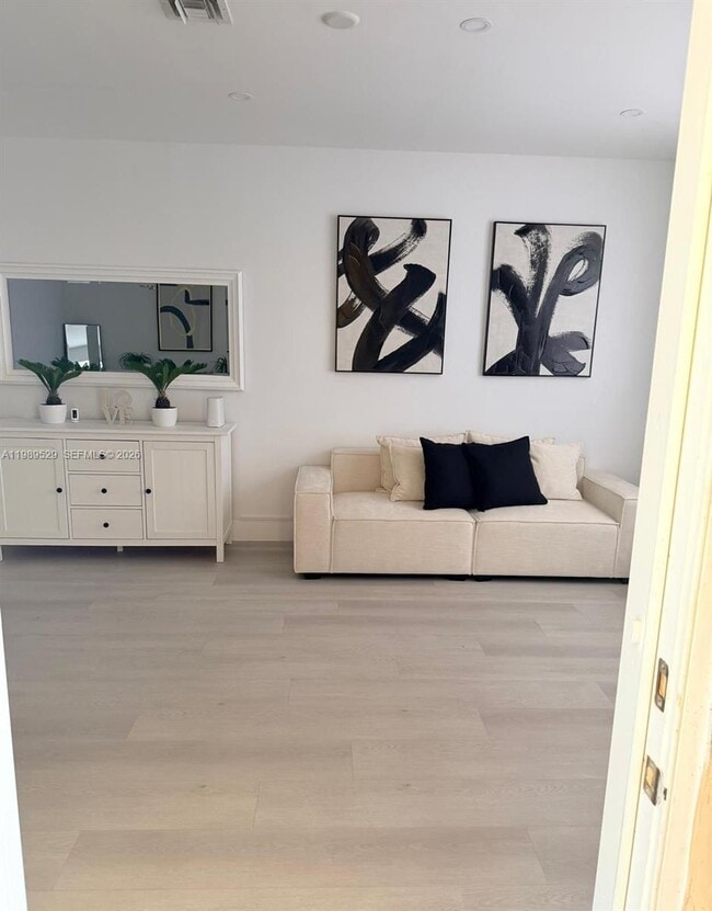 Building Photo - 1022 NE 42nd Terrace