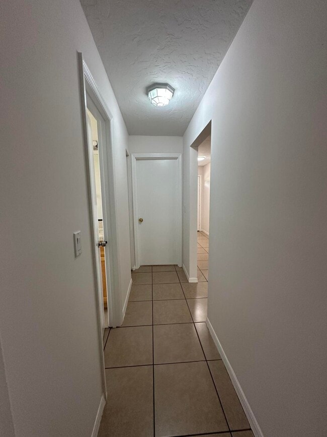 Building Photo - 1217 Schumann Dr