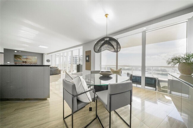 Building Photo - 450 Alton Rd