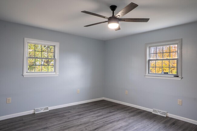 Building Photo - 400 Midland Dr