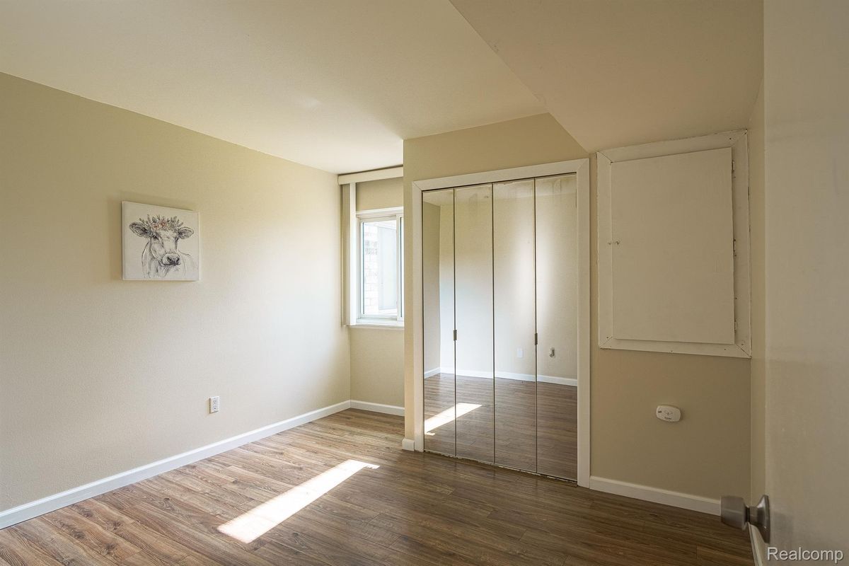 Building Photo - 8737 Greenwillow St