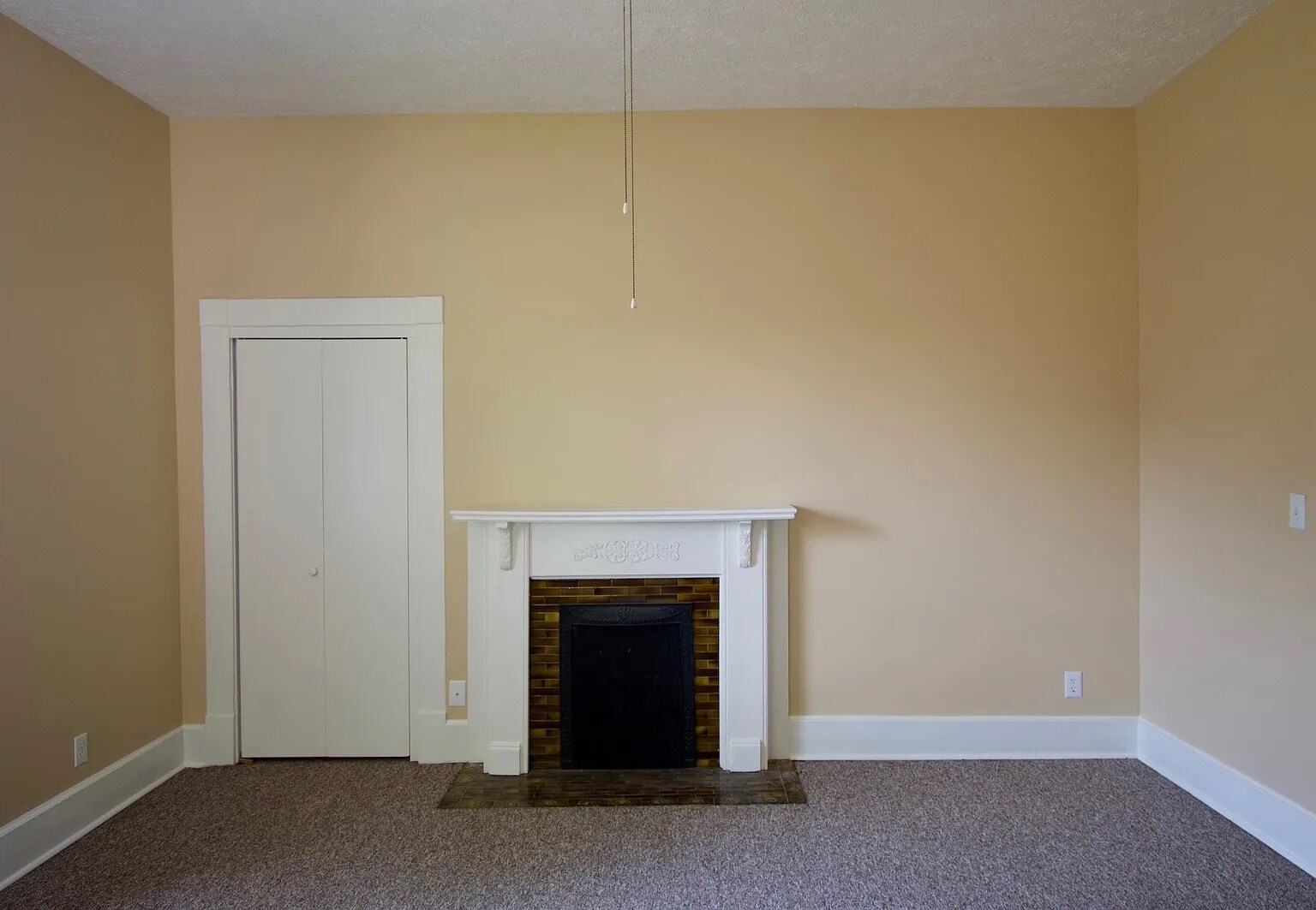 Bedroom 4 - Fireplace & Closet View - 918 Gratz Street, Unit #2