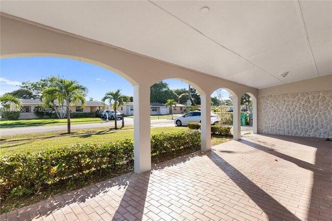 Building Photo - 3521 NW 18th Pl