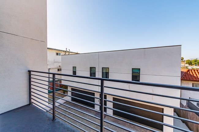 Building Photo - 705 Benton Wy