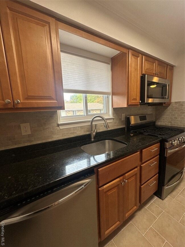 Building Photo - 12 Central Dr