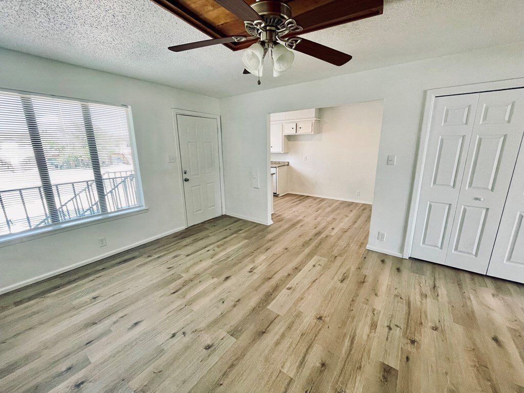 Building Photo - 1203 Redwood St