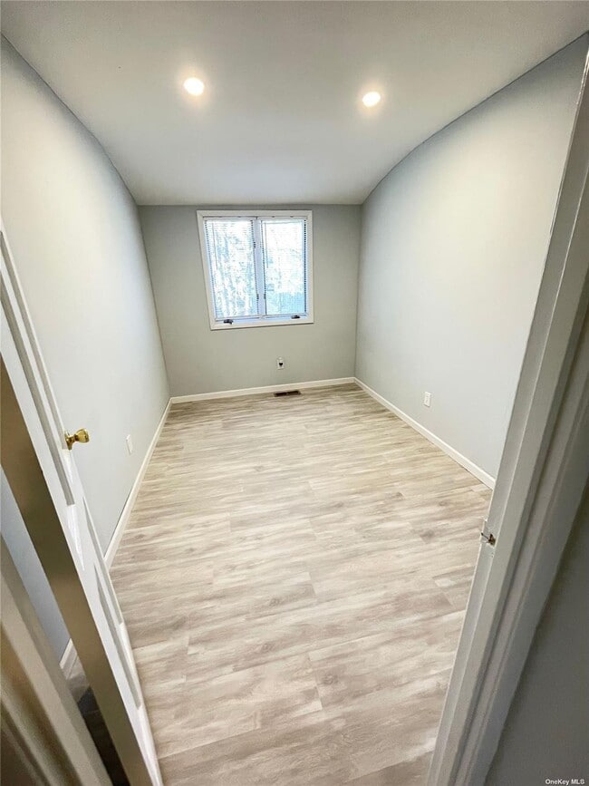 Building Photo - 34 Wooded Way