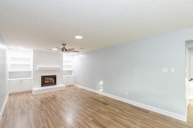 Building Photo - 8611 Spruce Mill Dr