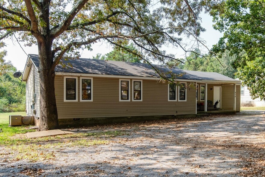 Building Photo - 836 Miller Estates Rd