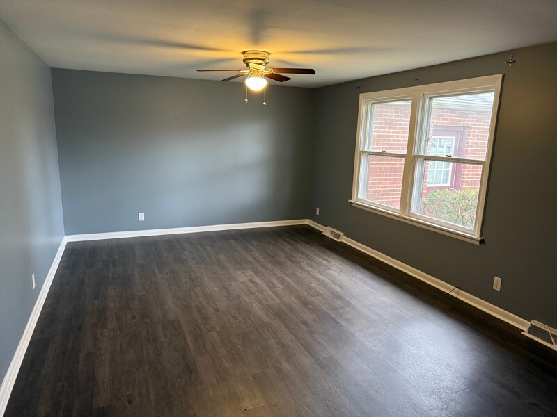 Building Photo - 806 S 16th St