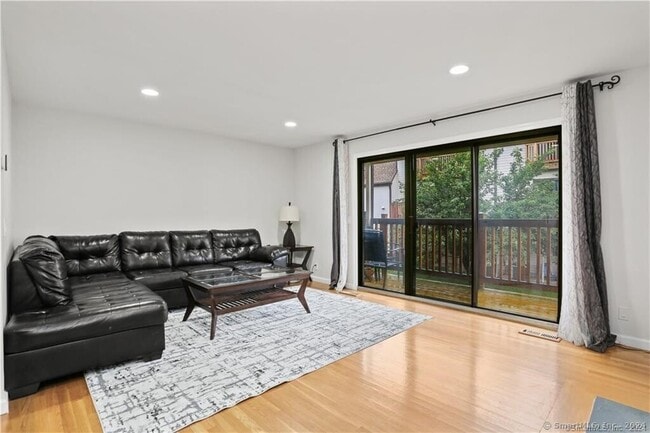Building Photo - 237 Strawberry Hill Ave