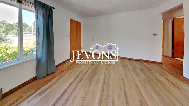 Building Photo - 50% Off First Month's Rent! Move-In Ready Gem in Seattle