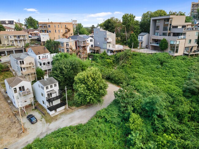 Building Photo - 451 Neff St