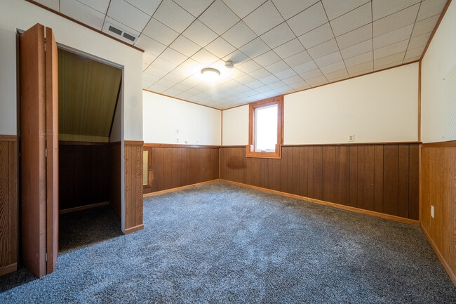 Building Photo - 445 Walnut Ln