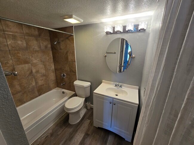 Building Photo - 1860 White Oak Dr