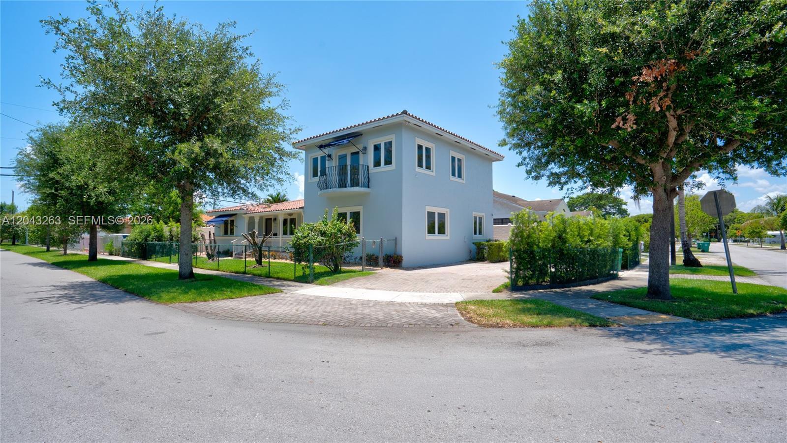 Building Photo - 500 SW 51st Ct