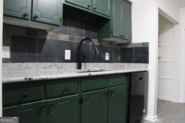 Building Photo - 146 Rue Fontaine