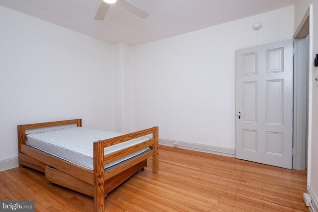 Building Photo - 932 N 5th St