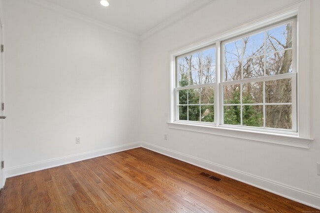 Building Photo - 57 Overbrook Dr