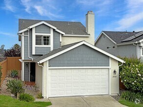 Building Photo - Charming 3B/2BA Oceanside Retreat with Mod...