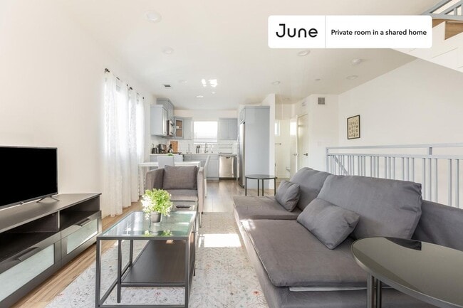 Building Photo - Private bedroom in 3 bed/3.5 bath Home