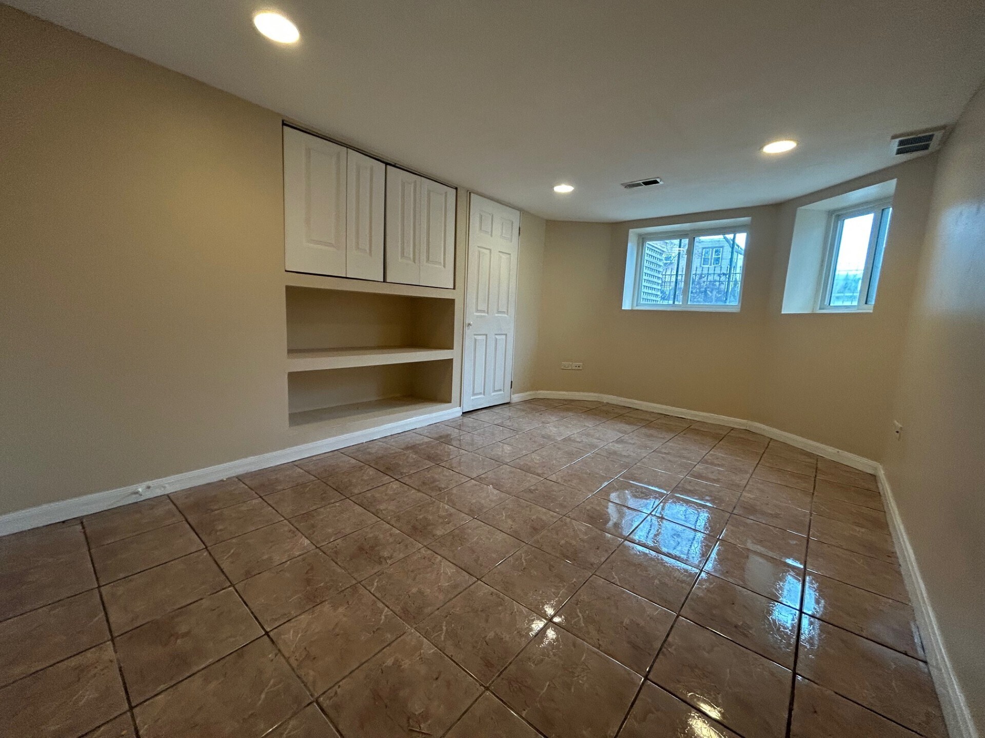 Building Photo - 3849 W School St