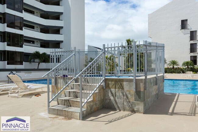 Building Photo - 500 Lunalilo St
