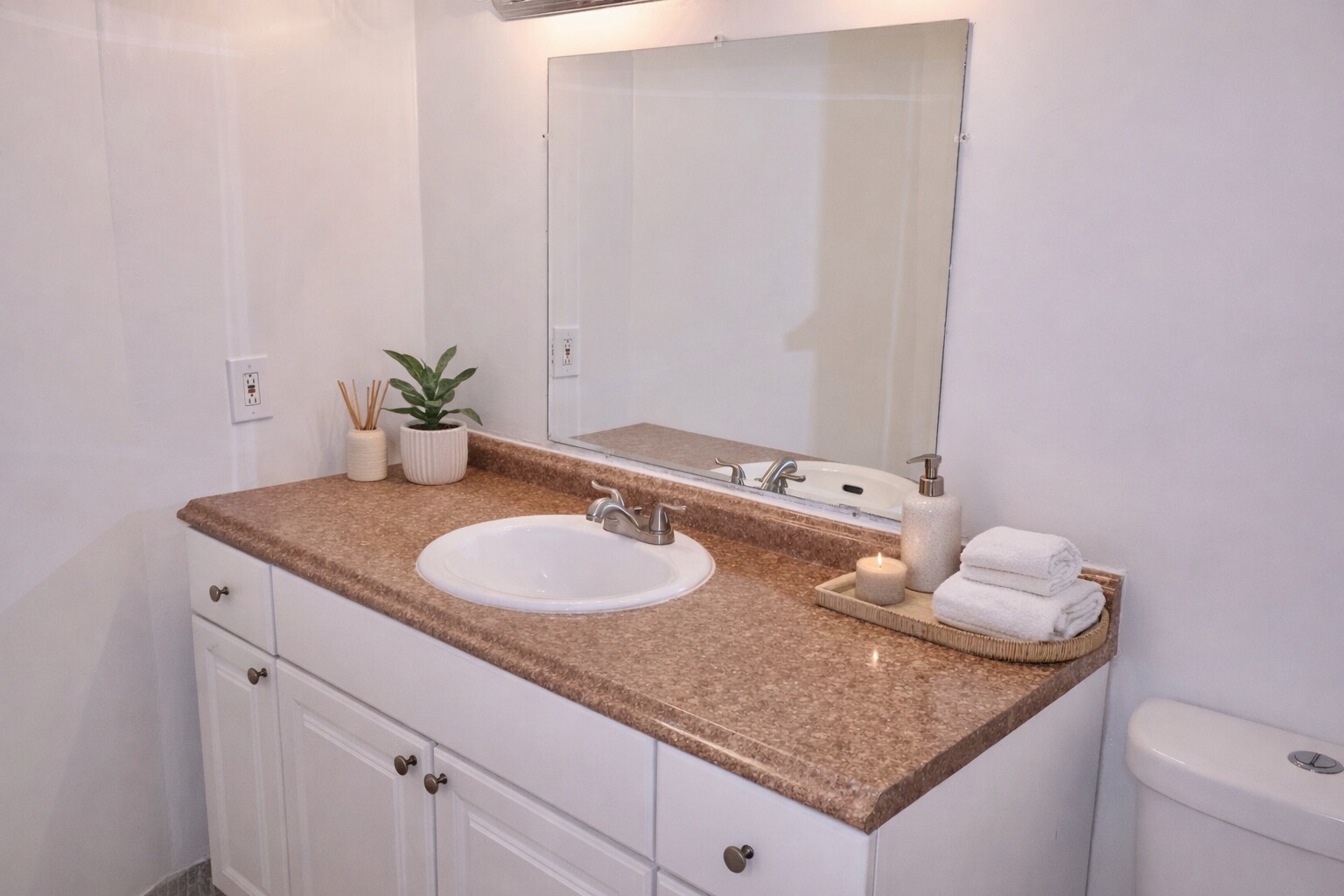 Building Photo - 1351 NE 191st St