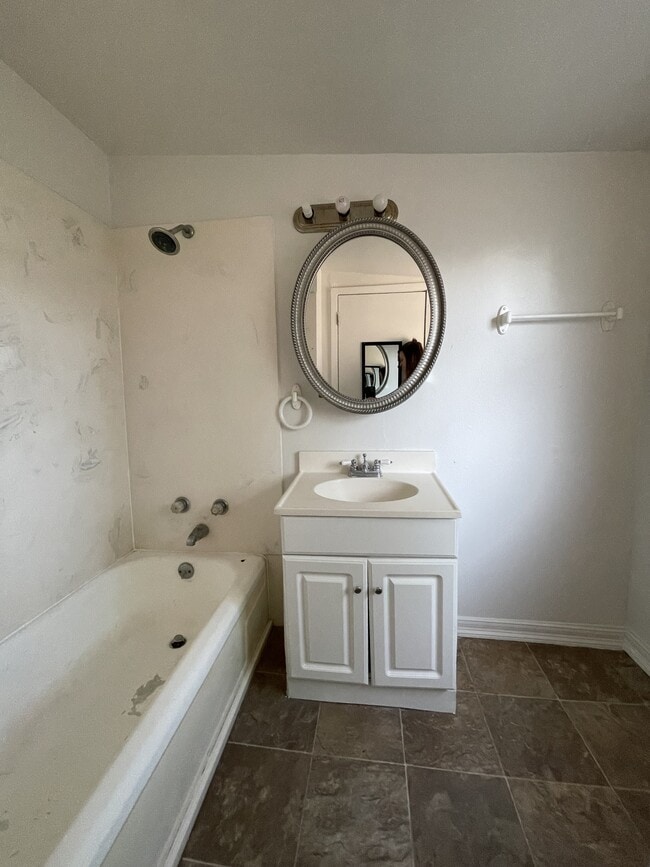 Building Photo - 3979 S Front St