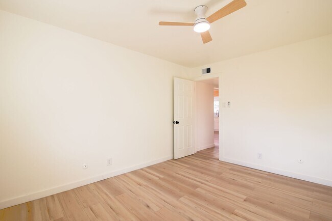 Building Photo - Beautiful 2-bedroom, 1-bathroom townhouse located in the vibrant city of El Paso