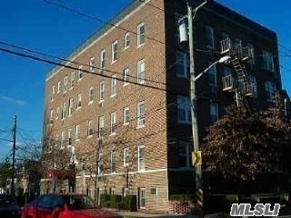 Building Photo - 302 Longacre Ave