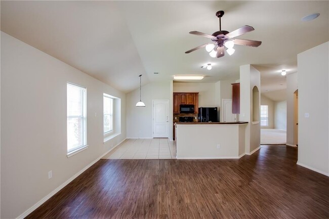 Building Photo - 1200 Rainbow Parke Dr