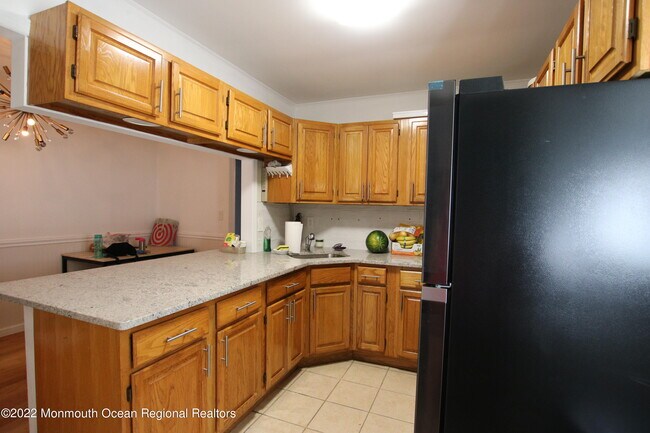 Building Photo - 180 Cliftwood Rd