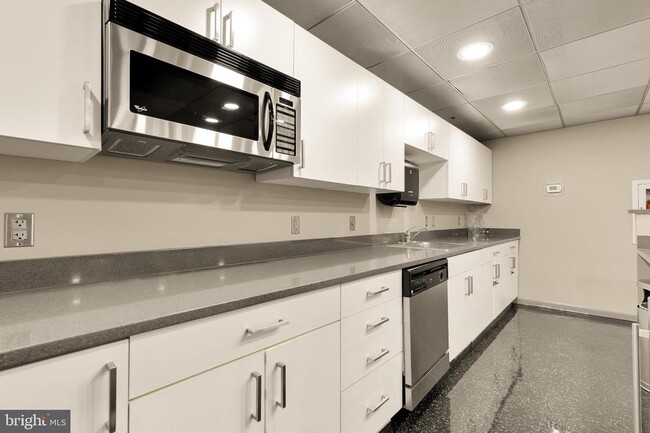 Building Photo - 1300 N St NW