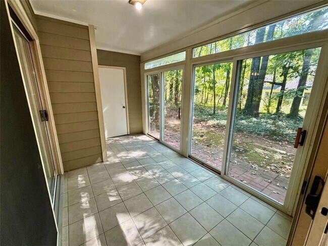 Building Photo - 57 Doranne Ct