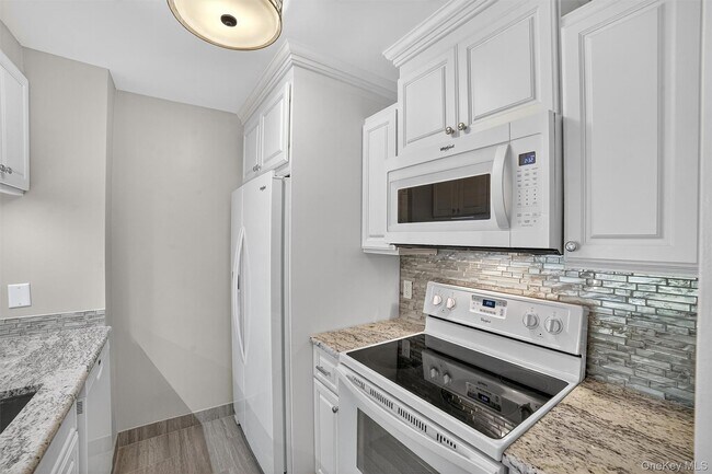 Building Photo - 25 Rockledge Ave