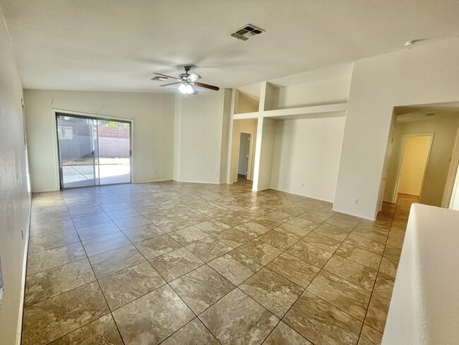 Building Photo - Fabulous 3-bedroom, 2-bathroom home For Re...