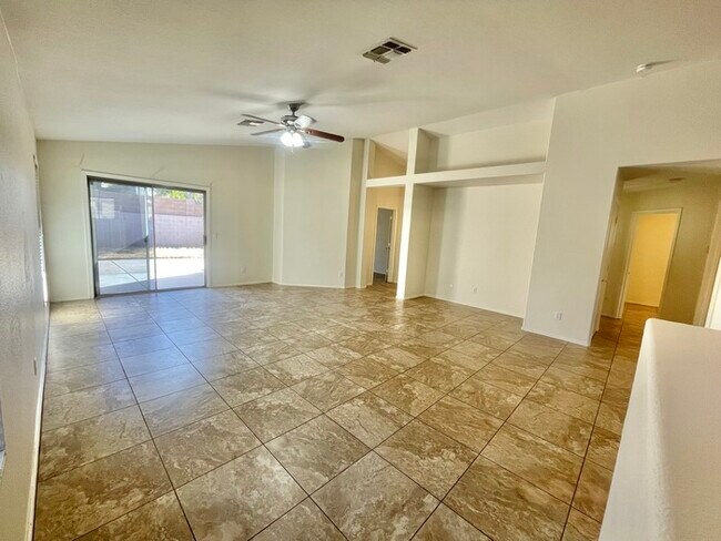 Building Photo - Fabulous 3-bedroom, 2-bathroom home For Rent in Avondale!!