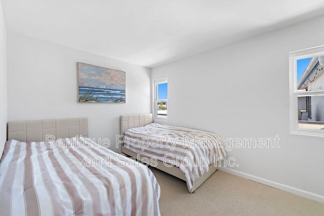 Building Photo - FRONT UNIT-1707 W BALBOA