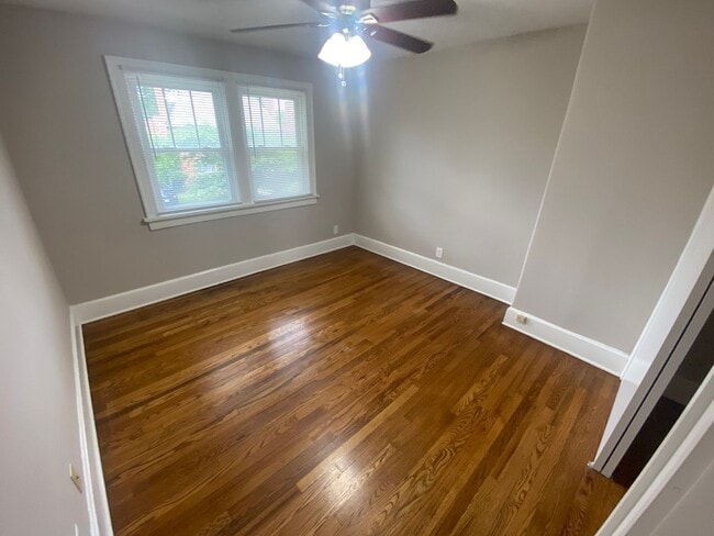Building Photo - 4 Bedroom- Grandview