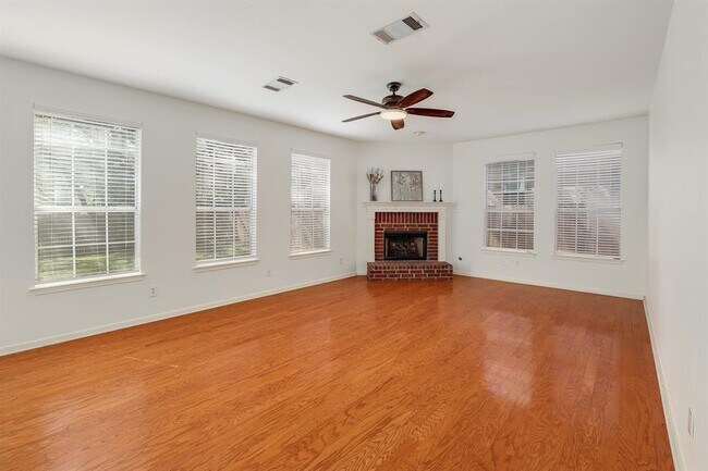 Building Photo - 2023 Wood Glen Dr