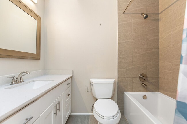 Building Photo - 4403 Powell Pl S