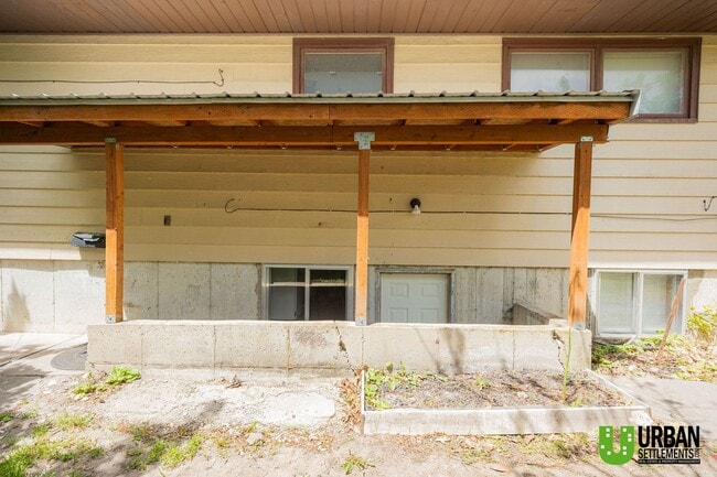 Building Photo - Great location