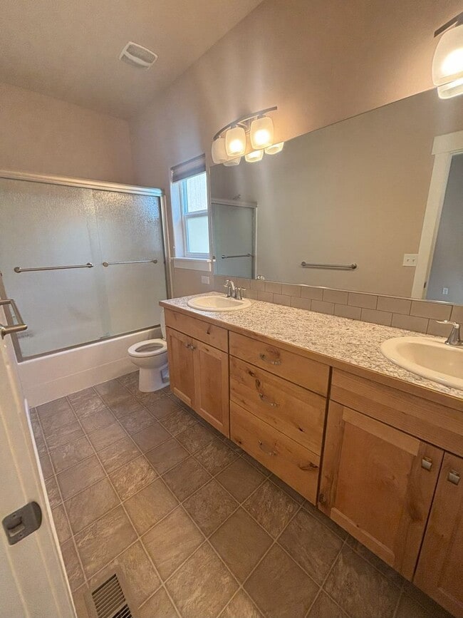 Building Photo - Beautifully Maintained 3-Bed, 2-Bath Home ...